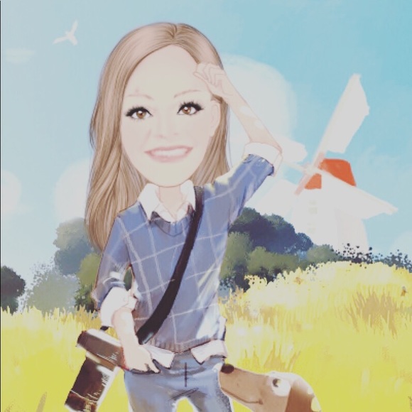 Meet your Posher, Selenia - Picture 1 of 1